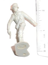 LM 10 Louis Marx Navarone Playset Figure 1963 Off White German Soldier Running