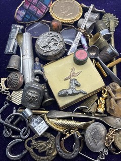 LARGE JOB LOT OF COLLECTABLES JUNK DRAWER BITS & BOBS MISCELLANEOUS