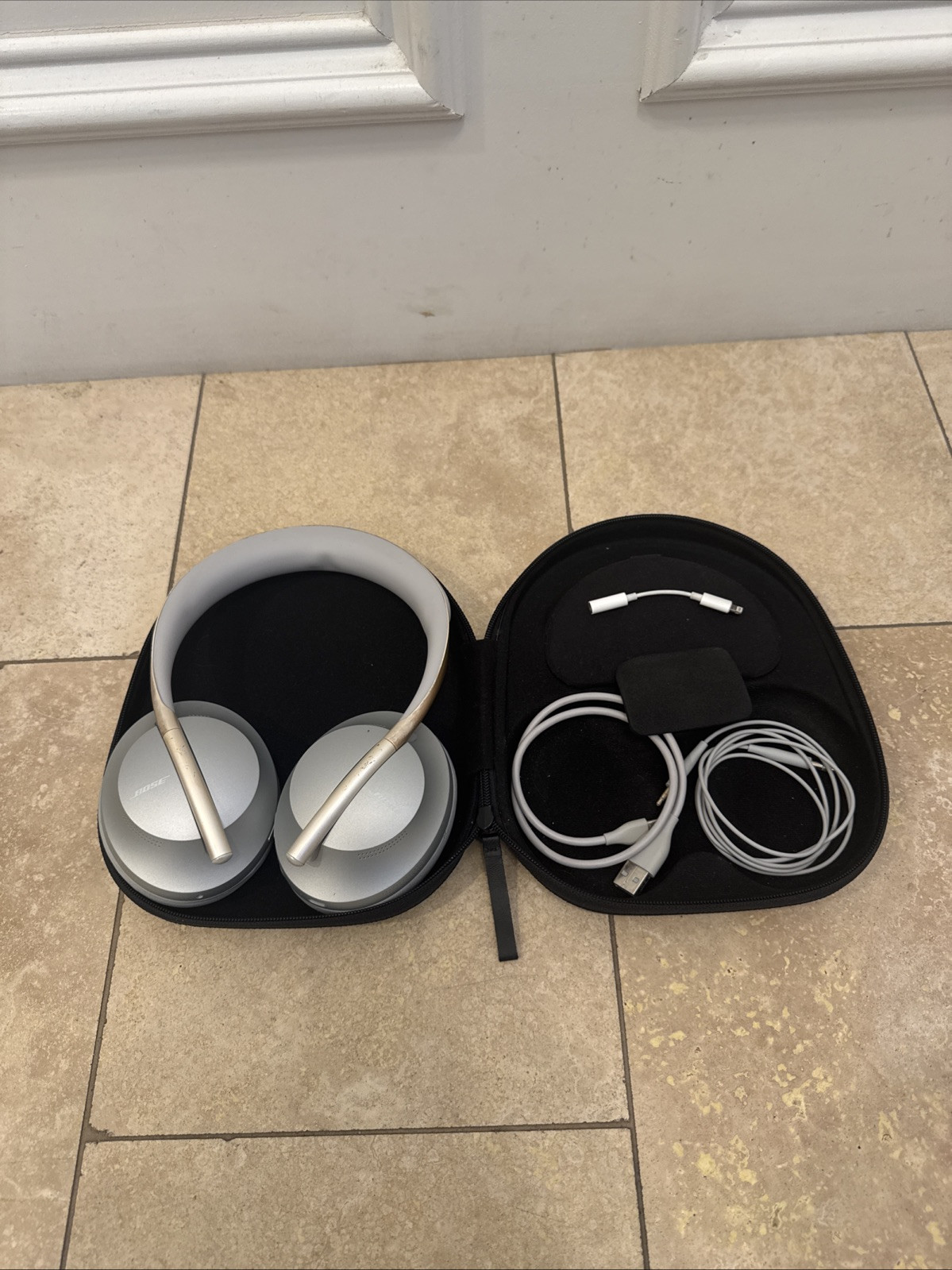 Bose 700 NC700 Over-Ear Noise-Cancelling Bluetooth Headphones in Silver-image