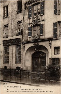 Old postcard Paris 4th Rue des Archives. Beautiful Portal (463956)