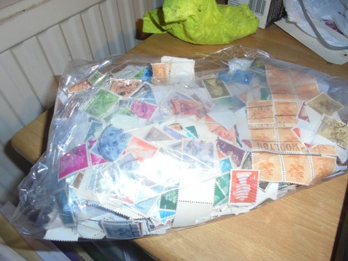 1 Kg British definitive stamps off paper mainly QE11