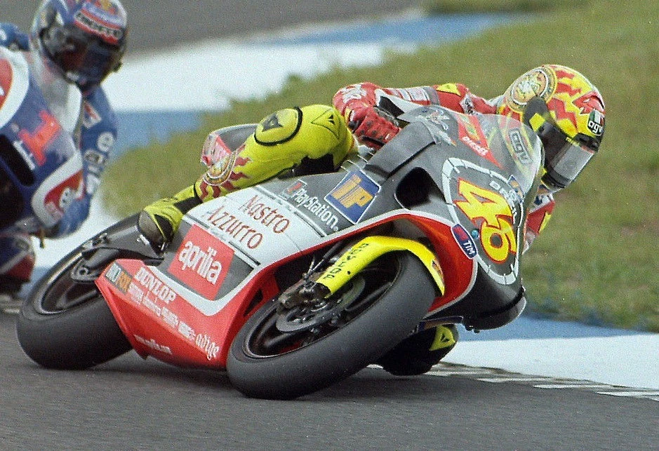 MINICHAMPS VALENTINO ROSSI 1/12 MODELLINO MINIATURA FIGURINO MOTO APRILIA 1999 - Immagine 3 di 3