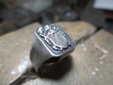MENS SHIELD RING with hand engraved initial in silver 925/1000