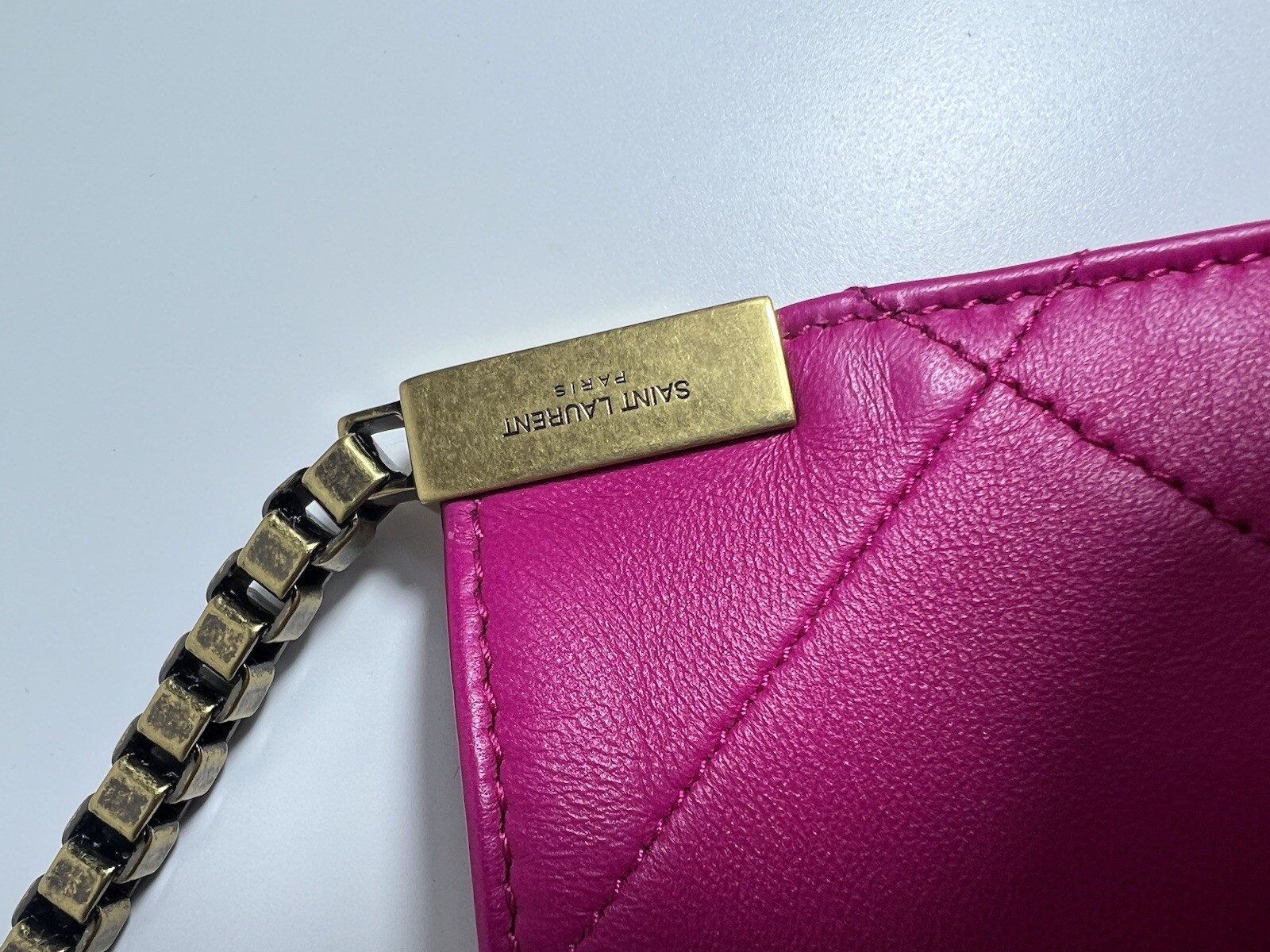 Autentica borsa hobo Saint Laurent Suzanne in pelle di agnello gomma da masticare rosa