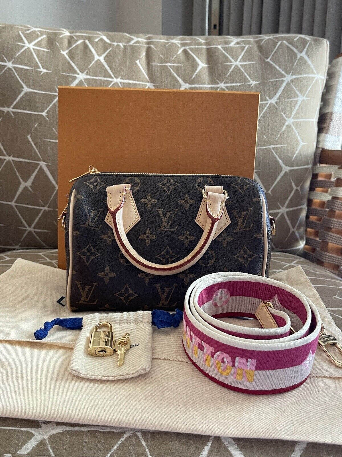 New LOUIS VUITTON Fuchsia Monogram Speedy Bandoulière 20 M45948