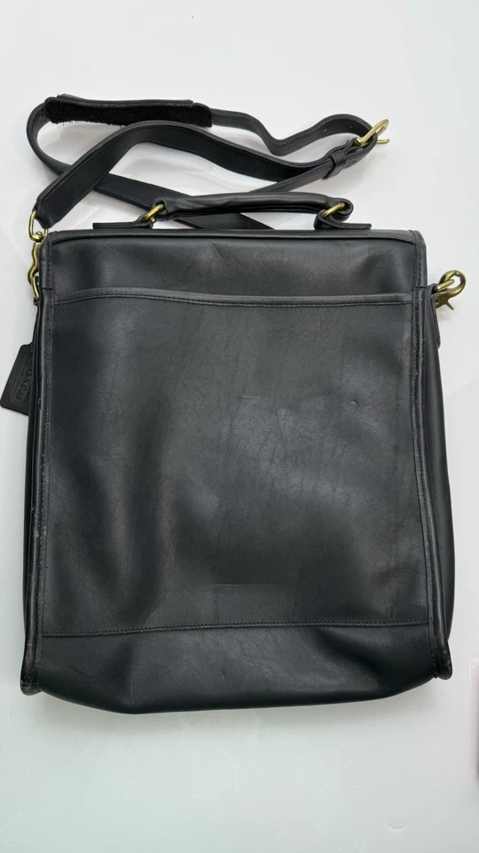 Bolso Mensajero COACH Negro Cuero Curtido con Guante, Herrajes de Latón, EE. UU. Foto 2 de 4