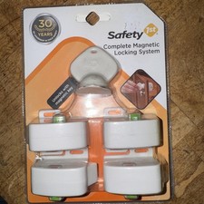Safety 1st Magnetic Cabinet Lock Locking System 5-Piece Set 4 Locks  Key