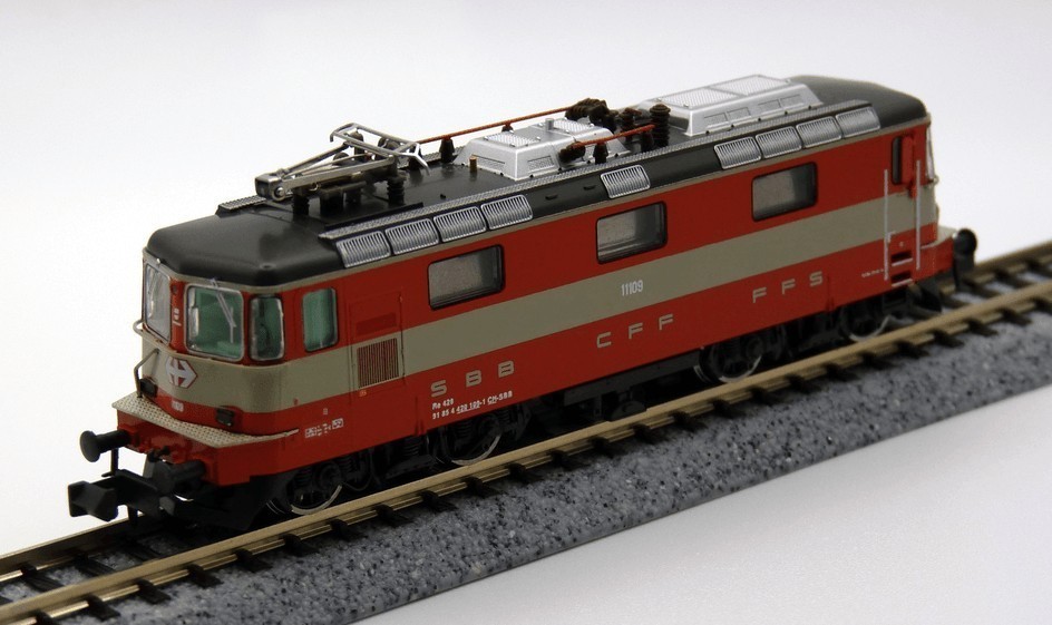 Locomotive Hobbytrain H3029 Re 4/4 II SBB pour remplacer vos anciennes motrices N