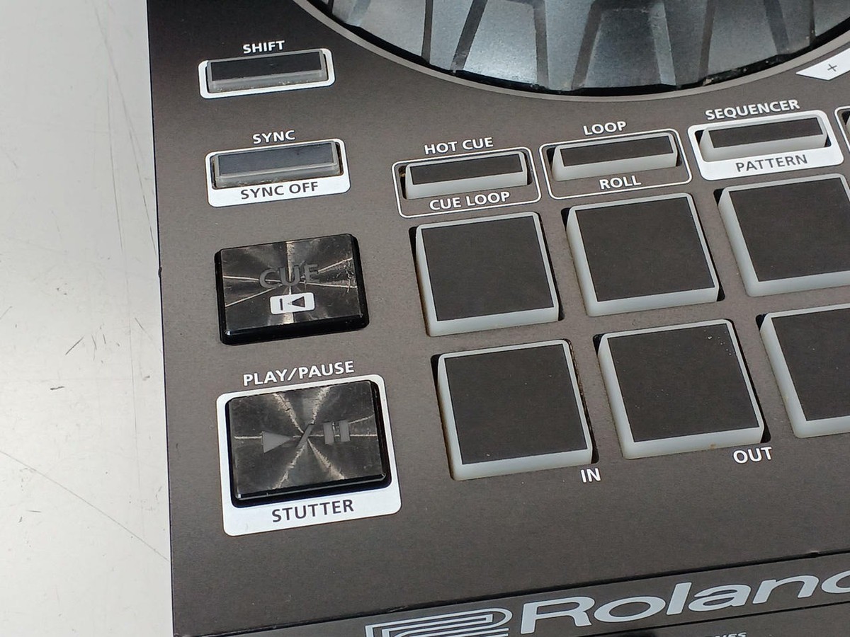 Roland DJ-202 2CH 4-Deck DJ Controller Serato USB Bus Powered