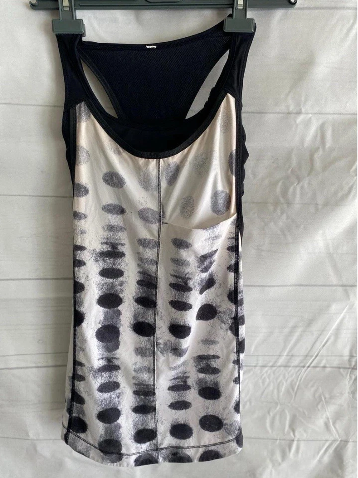 Camiseta sin mangas Lululemon para mujer talla 2 negra sujetador deportivo incorporado cuello redondo activo Foto 3 de 4