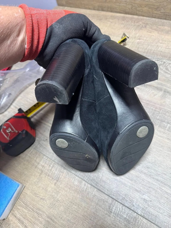 Me Too Crystal Black Suede Mary Jane Heels Women's Size 7.5 - Image 4 of 4