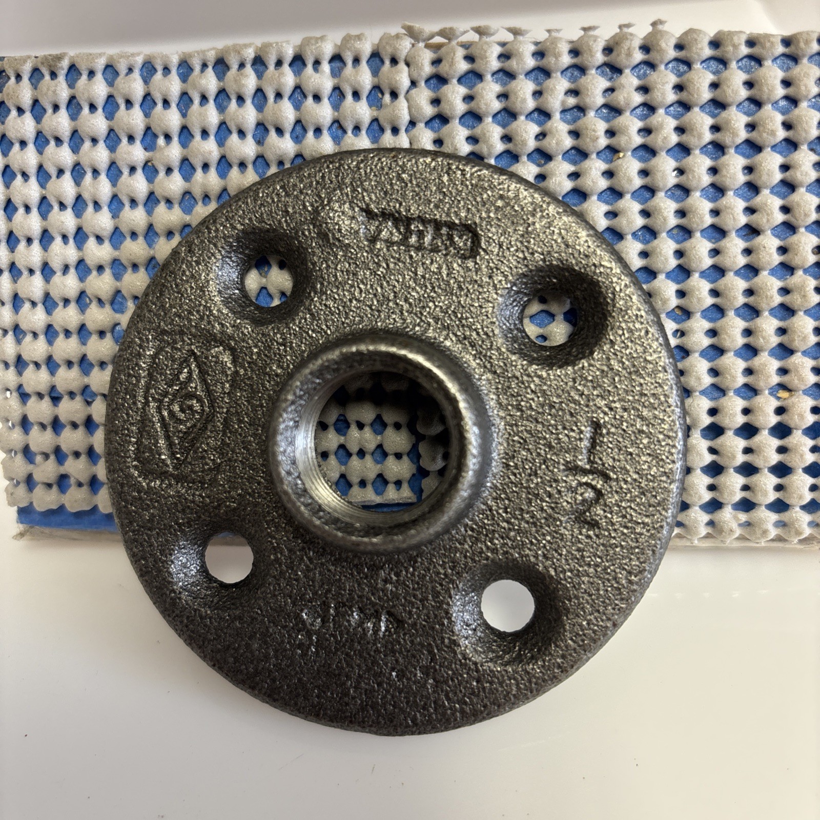 1/2" BLACK MALLEABLE IRON FLOOR FLANGE fitting pipe npt
