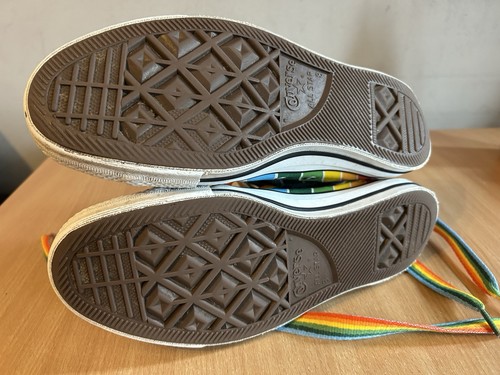 Camisetas altas Converse Pride Rainbow Chuck Taylor All Star talla 8 - Imagen 4 de 6
