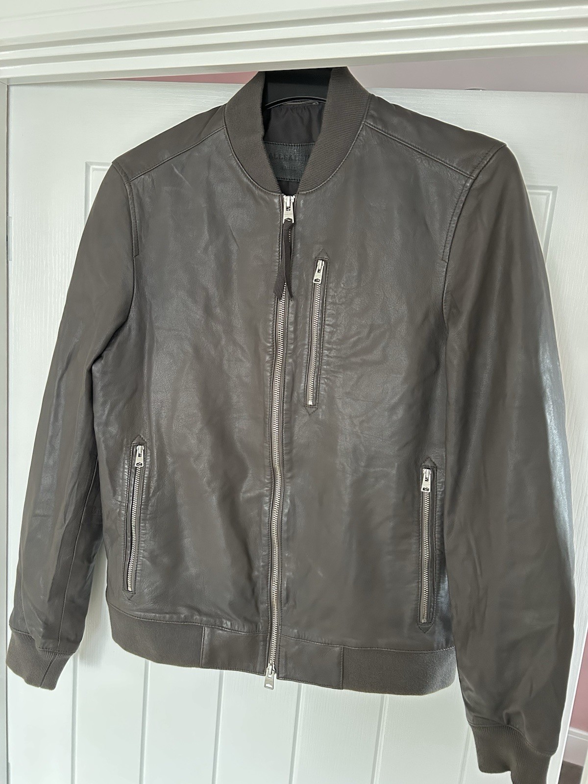 Elegante bombardero de cuero gris AllSaints 'Kino' PVP £349 para hombre pequeño 38 pecho