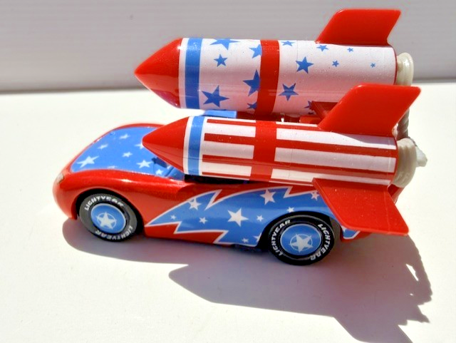 マテルカーズ メガサイズ DAREDEVIL LIGHTNING McQUEEN Daredevil Lightning McQueen # 28 - RARE 2010 Disney Pixar Cars