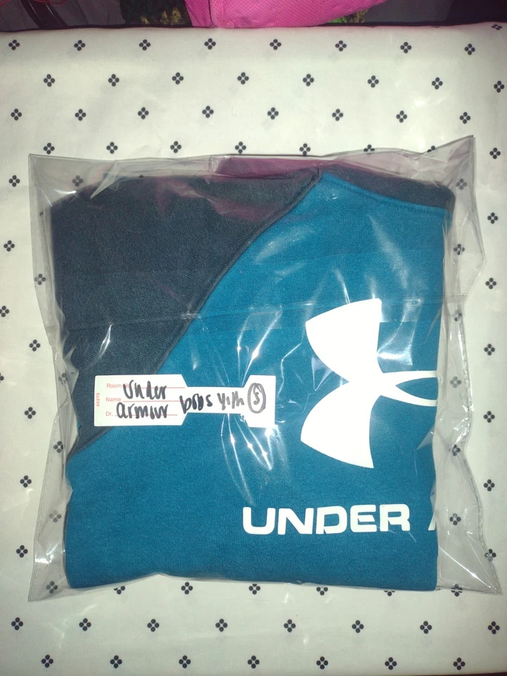 Camisa con Capucha Under Armour Juvenil Azul Colorblock Talla Pequeña Foto 4 de 4