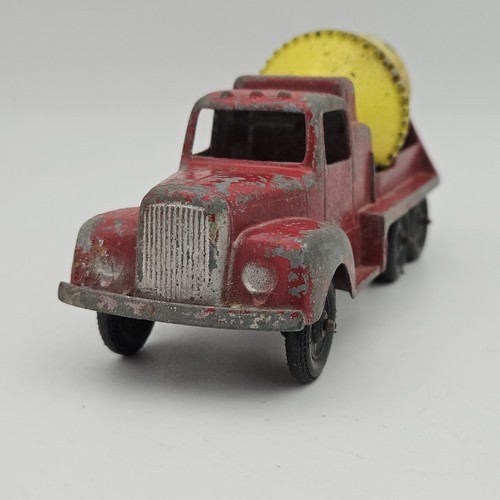 Camion miscelatore cemento pressofuso vintage TootsieToy rosso e giallo Chicago 24 P-10290 - Foto 3 di 15
