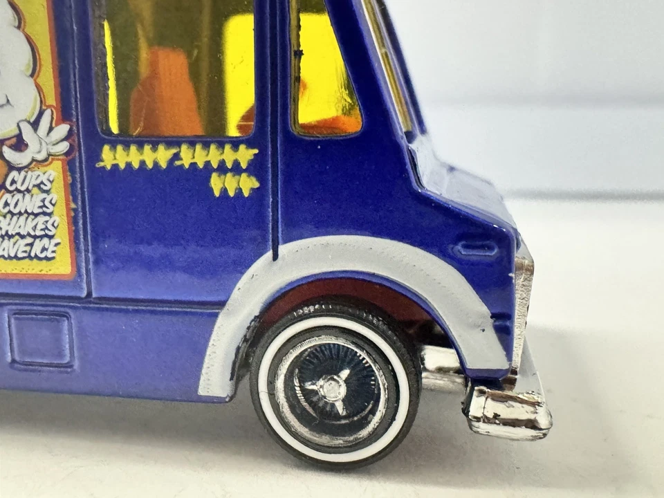 Camión de helados Hot Wheels HW City Works Series 2009 Lowrider suelto intercambio 3D Foto 2 de 4