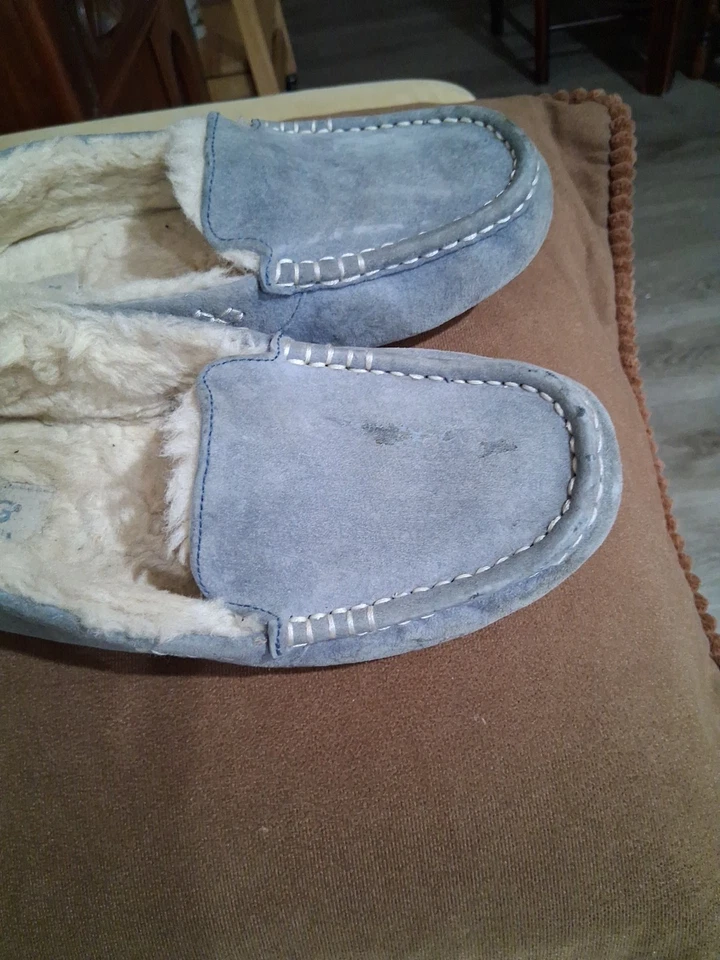 Women's Ansley Ugg Slippers Size 9.5 SEE ALL PICTURES  - Image 2 of 4