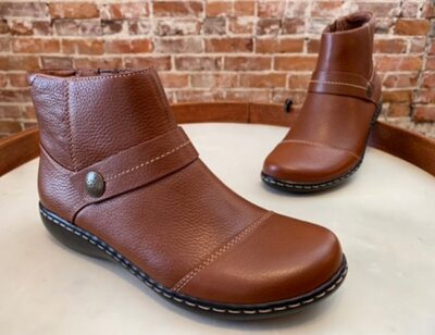 Clarks Tan Brown Leather Ankle Boots Ashland Pine New Button Strap Detail 