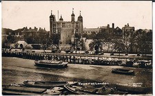 EARLY RP POSTCARD TOWER OF LONDON FROM RIVER WITH BARGES PRE 1914 WYMANS SERIES