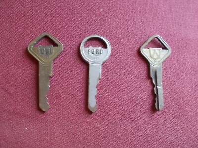 VTG 1940 ~ 1950 FORD KEYS LOT - 3 TRUCK CAR USED ~~ BENT ~~ RAT HOT ROD