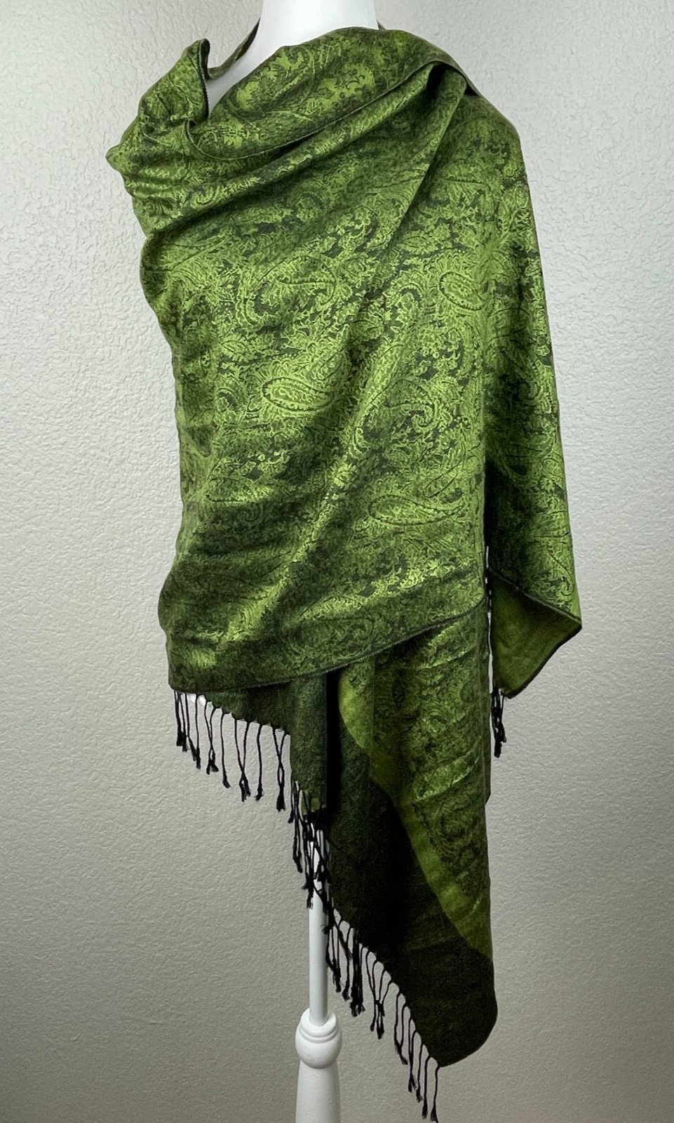 Green Paisley Cashmere Silk Pashmina Scarf Wrap with Fringe - Elegant Old Money Style