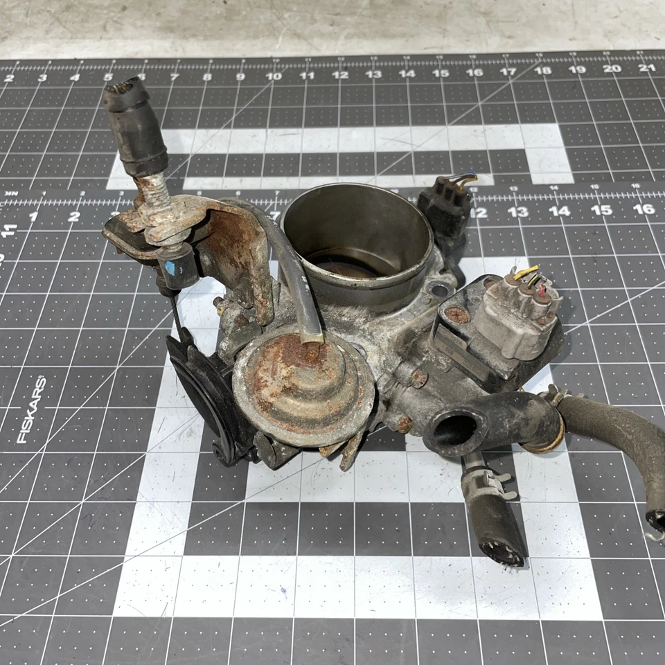 Корпус дроссельной заслонки 1998 1999 2000 Toyota Sienna в сборе с датчиками 22270-0A040 - Изображение 3 из 4