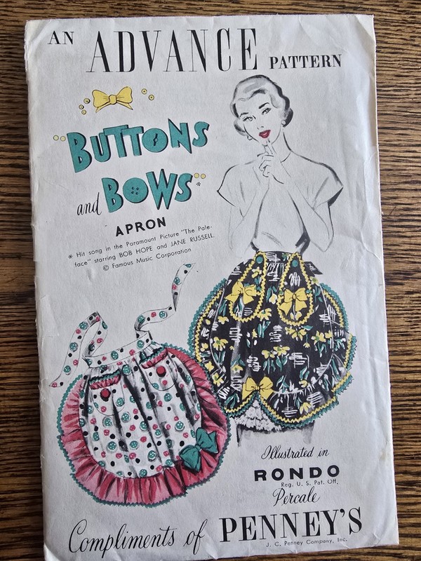 Advance UNCUT Sewing Pattern, Buttons and Bows Apron