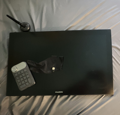 HUION Kamvas 24 4k Bundle w/ Stylus Pen, Shortcut Keypad, Glove & Cables