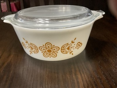 Vtg Pyrex Butterfly Gold 472 Round Casserole Dish 1.5 Pt Milk Glass USA Lid
