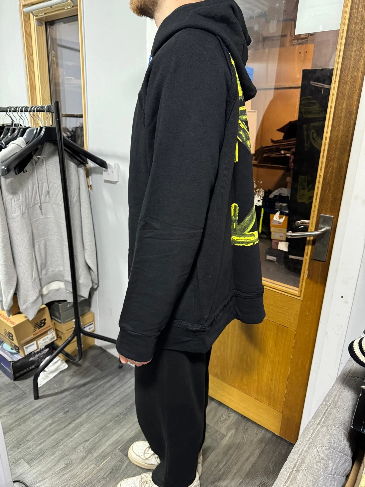 Felpa con cappuccio oversize Off White nera e gialla acrilica frecce Taglia L Prezzo consigliato $660