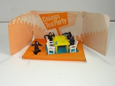 Britains CHIMPS TEA PARTY (279)