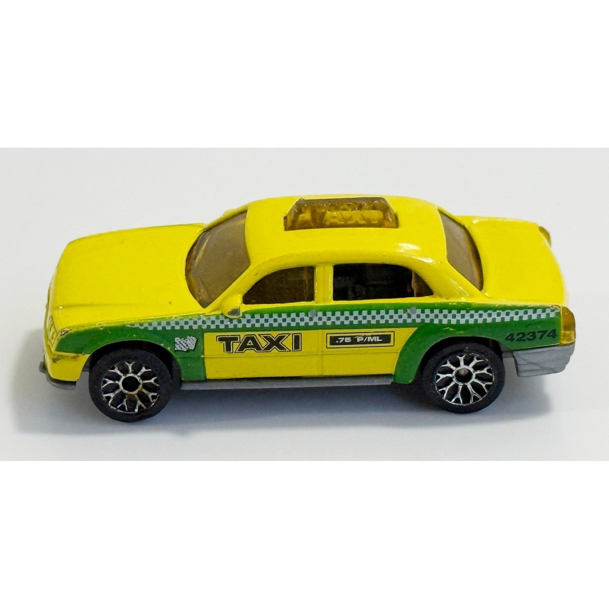 Matchbox Taxi Cab Kids OS Yellow Green Checkered Diecast Car 2002