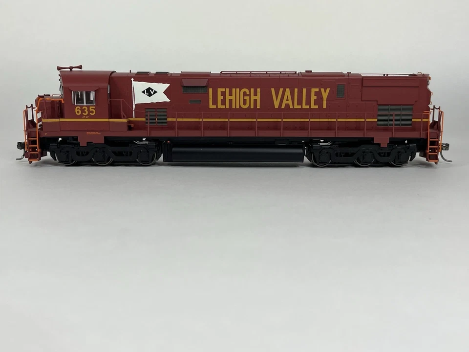 Bowser HO Scale Lehigh Valley Cornell Red #635 Century C628 DC Powered - Image 3 of 4