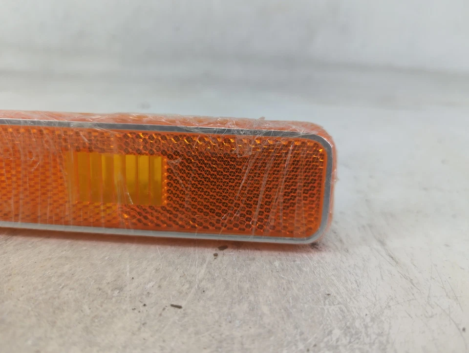 1993 Chevrolet Blazer Side Marker Light YS8ZE - Image 3 of 4