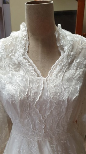 wedding gown size 6 to 8 please look all the photos below - Picture 2 of 20