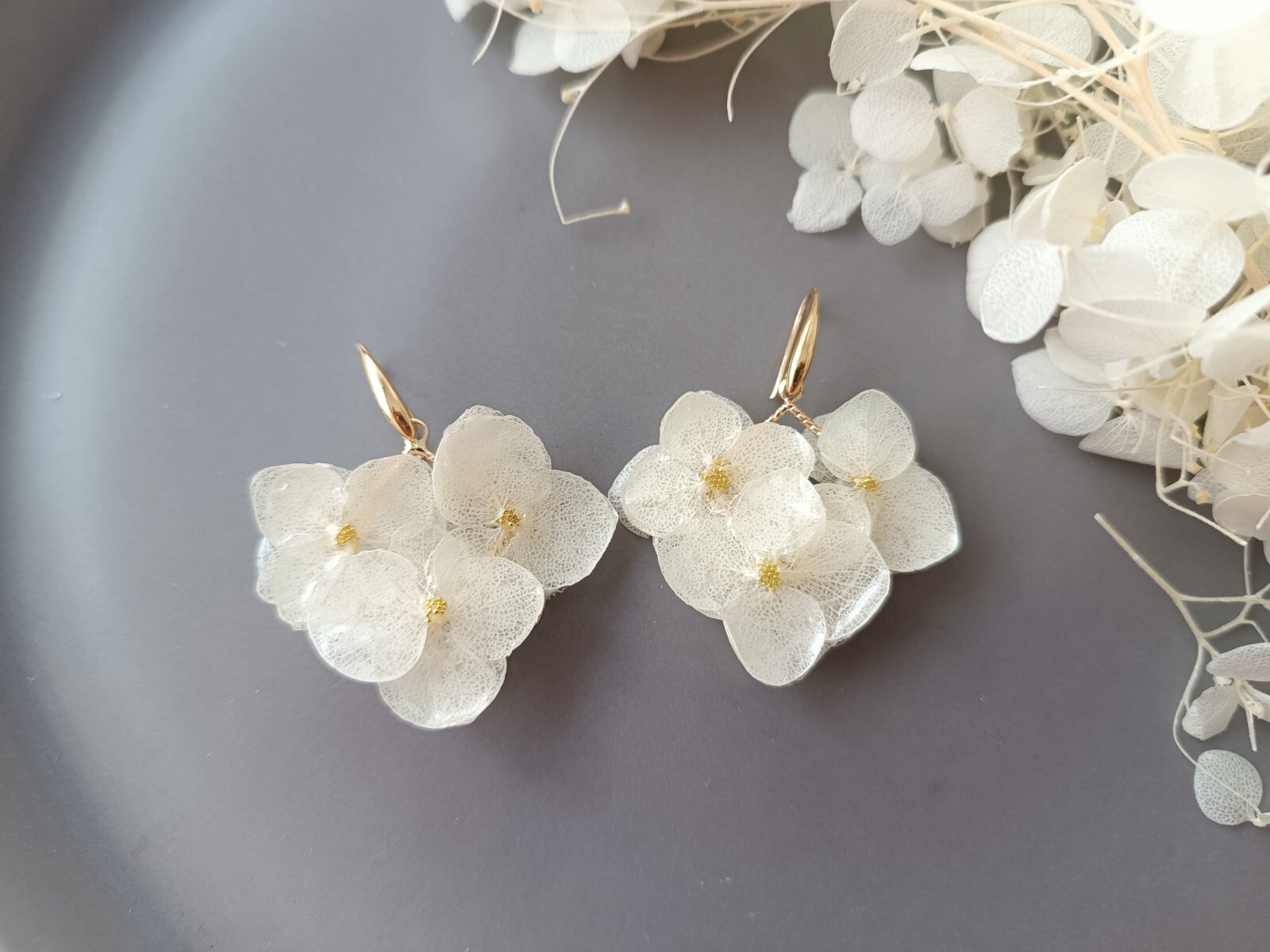 Ohrringe mit echten Hortensienblüten (vergoldet)-Epoxidharz-handmade