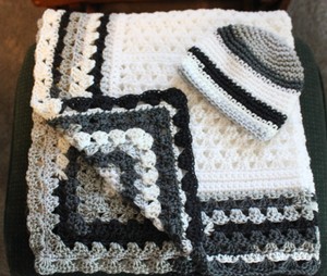 grey and white crochet baby blanket