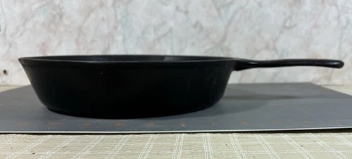 Wagner Ware Sidney O #6 Cast Iron Skillet #1056 Vintage. Sits Flat.