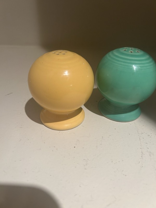 Vintage Fiesta Homor Loughlin Salt & Pepper Ball Shakers Green & Yellow