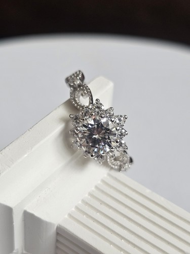 The Winter Bloom - Moissanite & 18k Gold-Plated Silver Ring - Picture 6 of 6