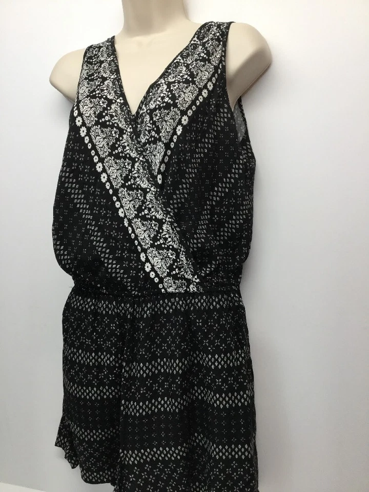 Mono mameluco estampado blanco y negro Mossimo talla pequeña nuevo sin etiquetas Foto 2 de 4