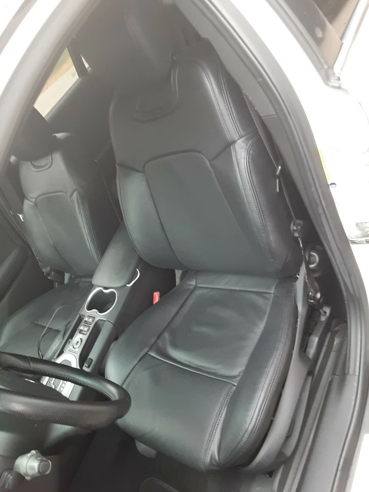 Черные кожаные сменные чехлы на сиденья Pontiac G8 (2008–2009 гг.) с перфорацией - Изображение 4 из 4