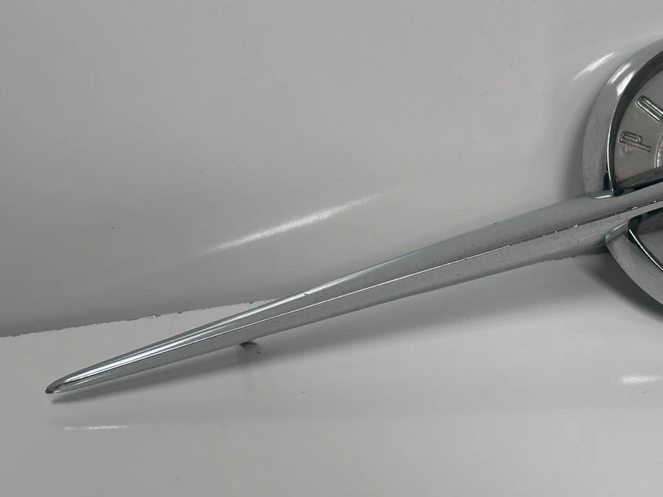 Pontiac Chieftain Super Chief 1957 capó adorno emblema original GM 523599 Foto 3 de 4