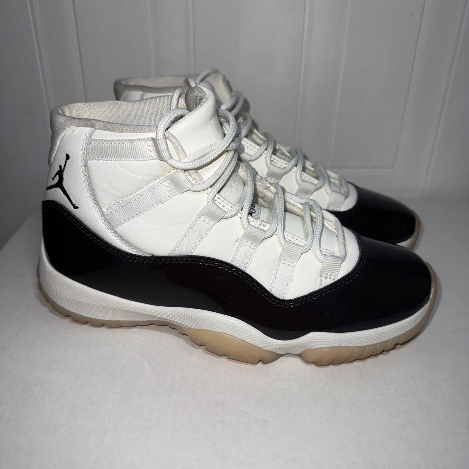 Nike Air Jordan 11 Retro Shoes Womens Size 7.5  Neapolitan Sneakers