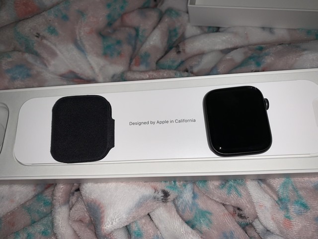 44mm space gray aluminum case with black sport band