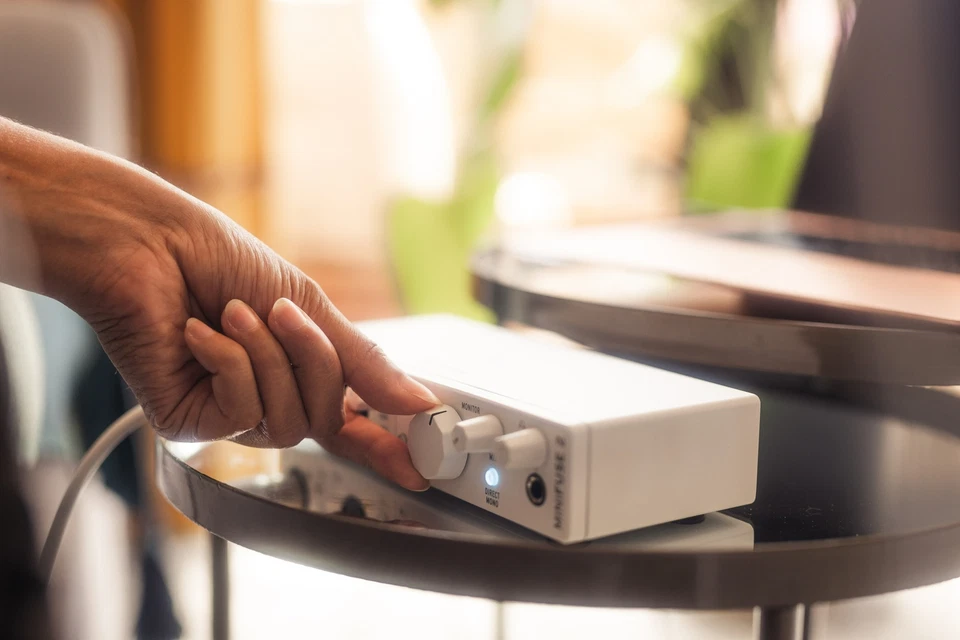 Arturia MiniFuse 2 Plug-and-Play Recording Starter Pack White - Image 4 of 4