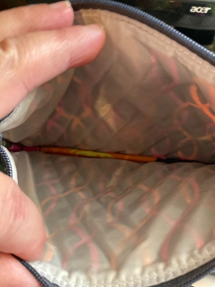 Vera Bradley MAKE UP CASE 8 LENTH  6 HIGH in Jazzy Blooms NWOT - Image 2 of 4