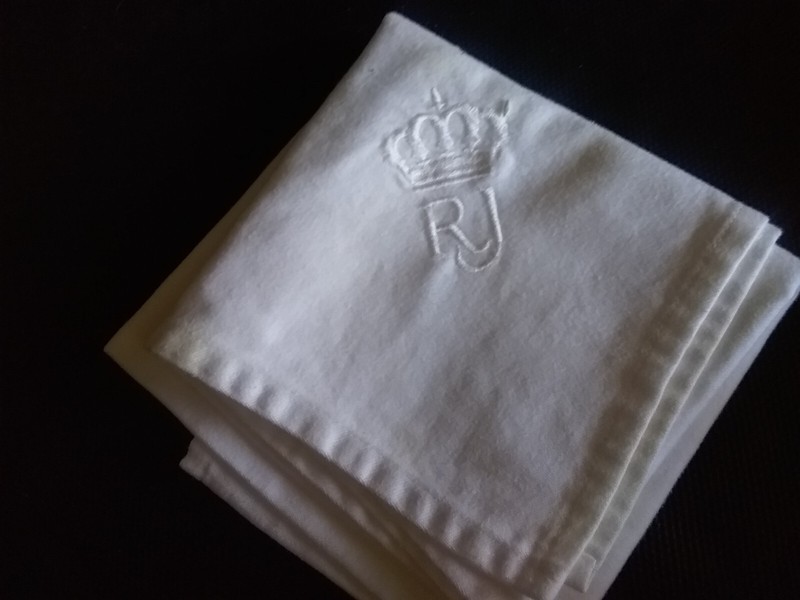 VTG ROYAL JORDANIAN AIRLINE F/C SNACK TRAY LINEN W/ EMBROIDED CROWN AND RJ